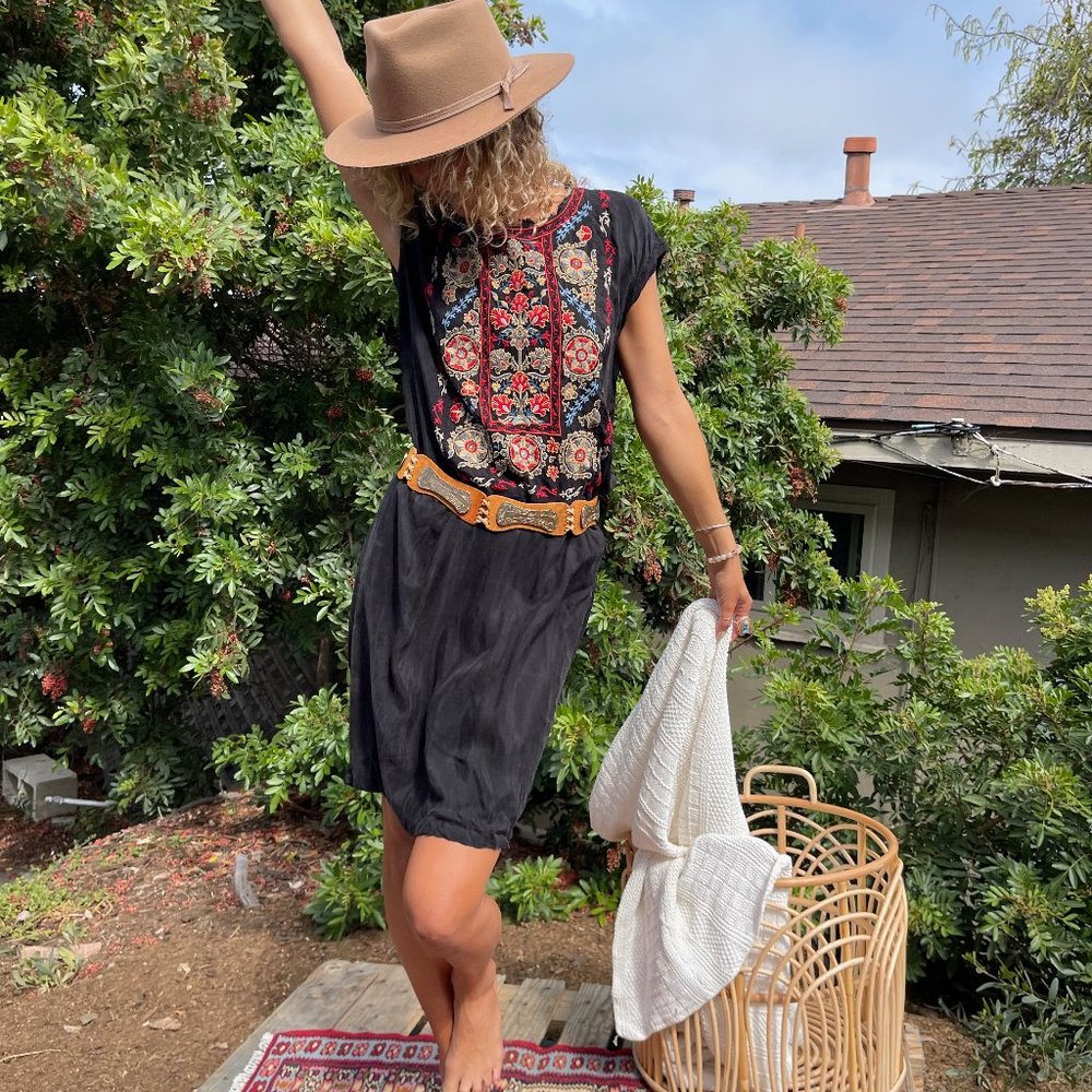 JOHNNY WAS Embroidered Sleeveless Tunic